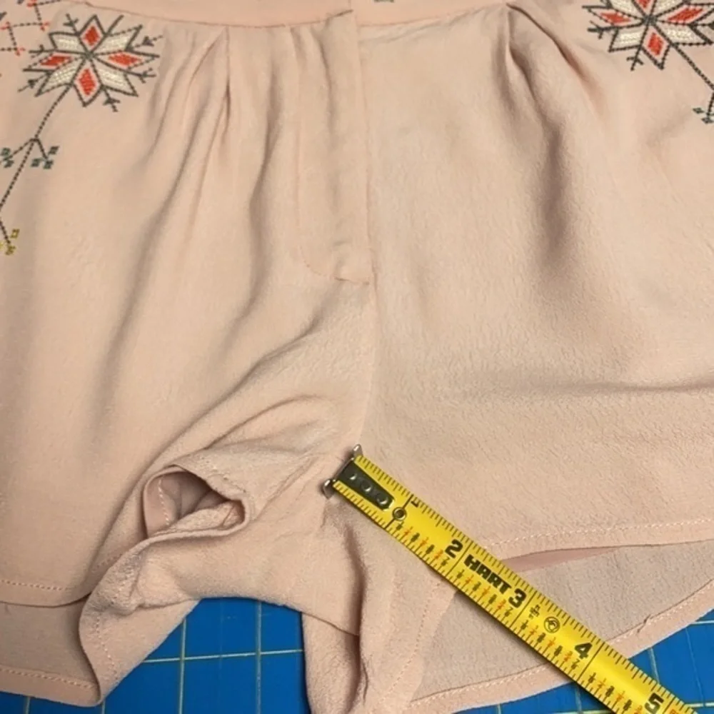 ELLISON Embroidered Short Pants Sz.M